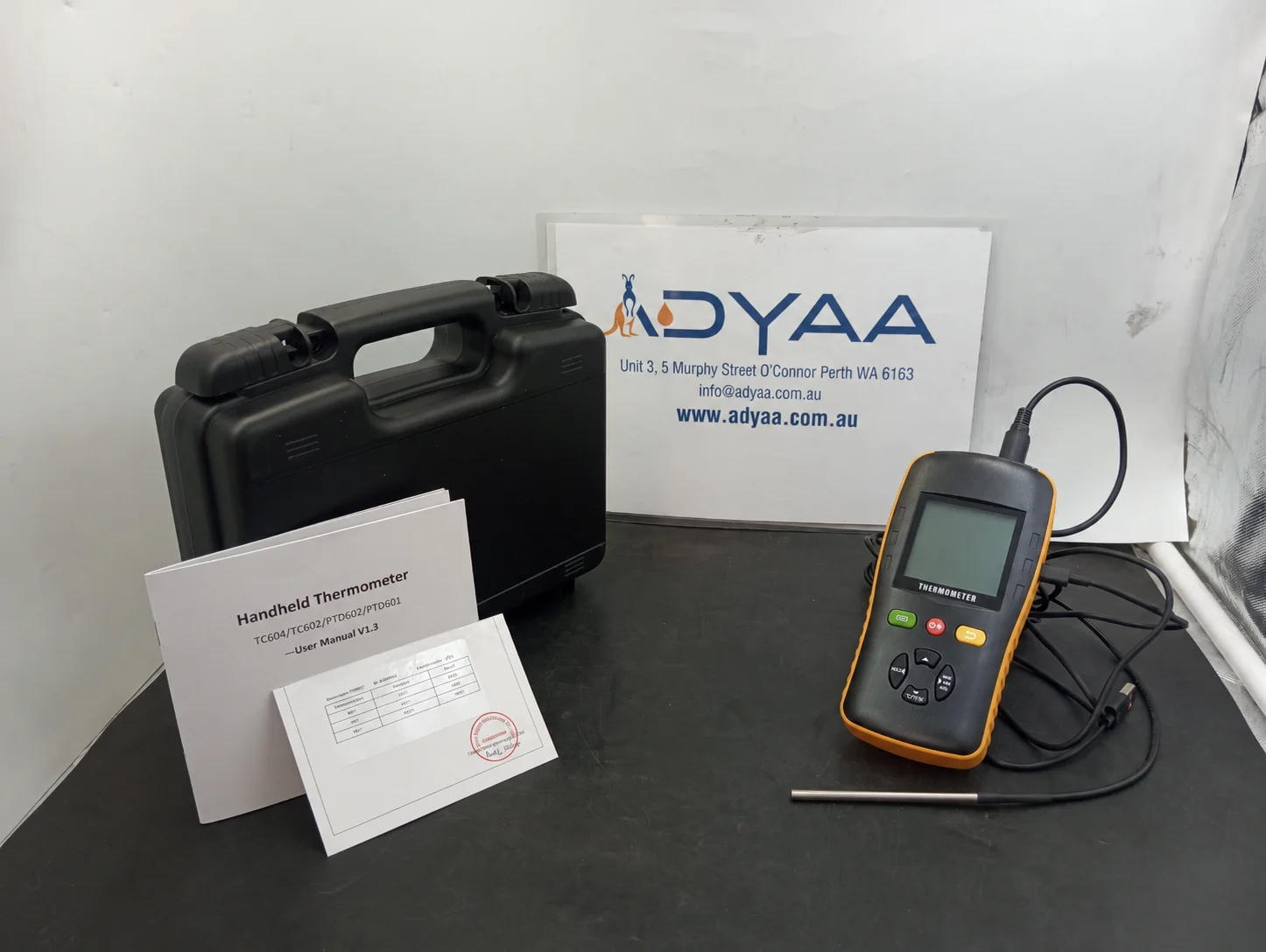 Handheld temperature data logger ADYAA